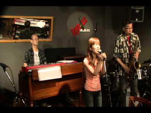 ペルソナ4のアニメソングを歌う平田志穂子さん